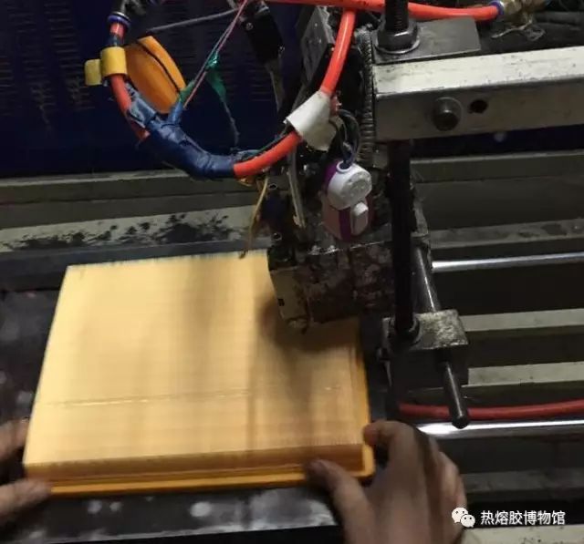胶粘剂在汽车滤清器中的应用