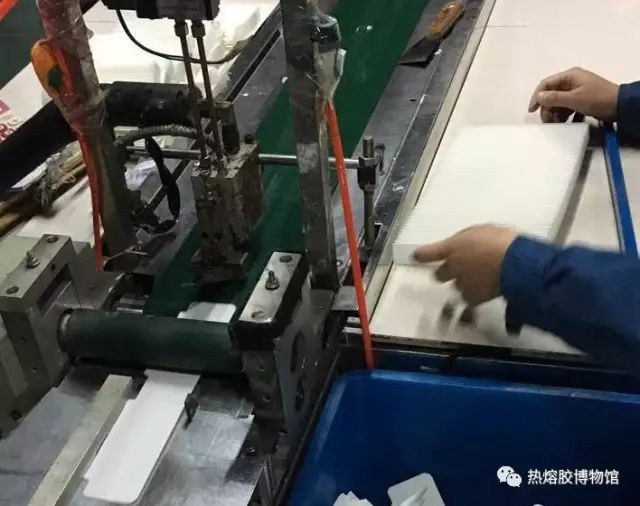 胶粘剂在汽车滤清器中的应用